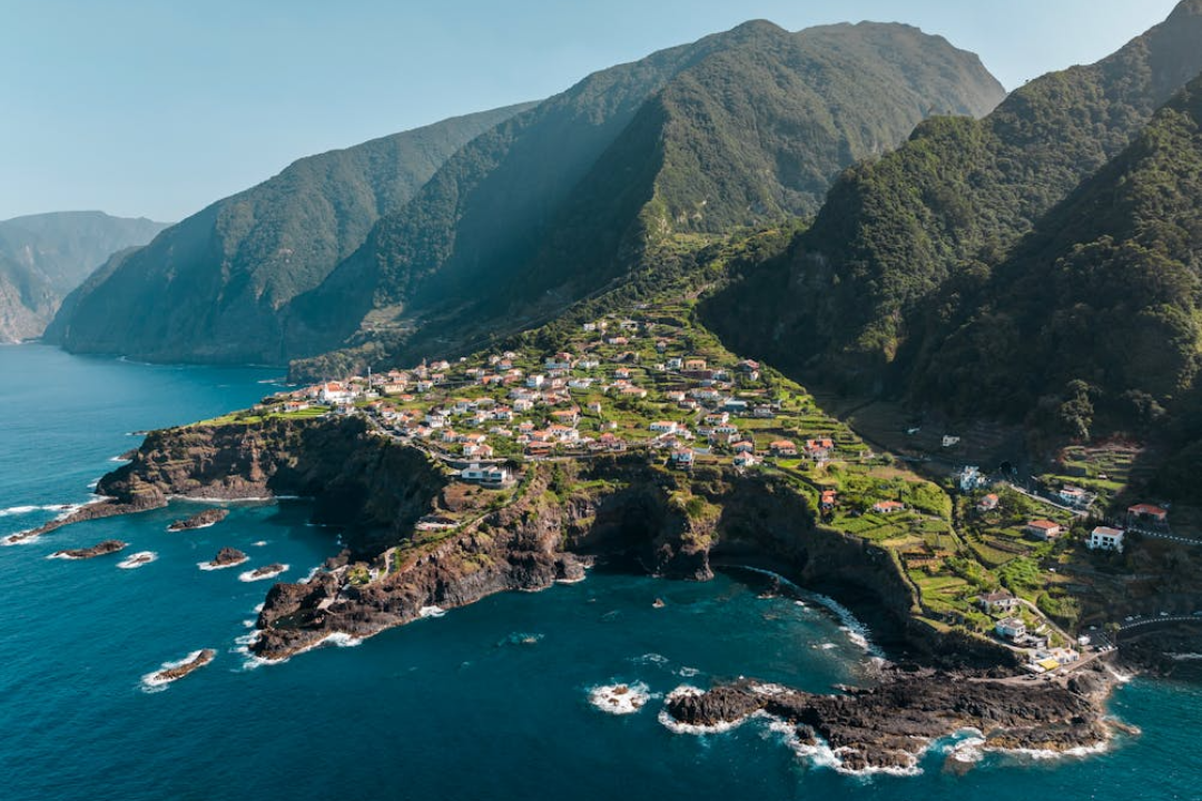 Ilha da Madeira: natureza, gastronomia e trilhas inesquecíveis