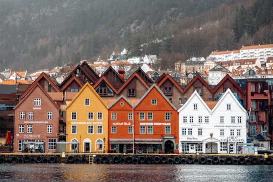 Noruega: fiordes, aurora boreal e experiências que transformam a viagem