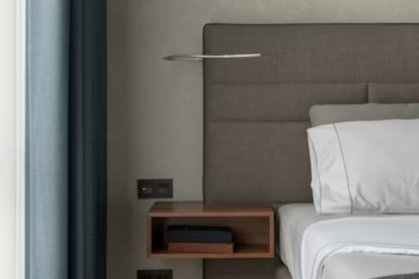 Da Hotelaria para o Lar: O que os ícones do luxo mundial nos ensinam sobre a suíte master ideal